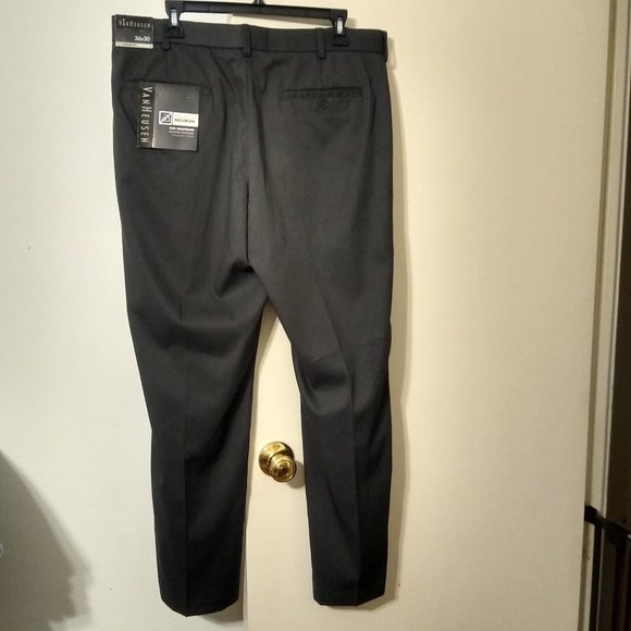NWT VanHeusen Dark Gray No Iron, Straight Fit, Flat Front Pants (Size 36 W 30 L) - Picture 2 of 5